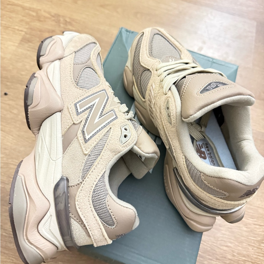 New Balance 9060 Running Shoes Sneakers Womens Size (7.5) - Mens (5.5) - Picture 5 of 8